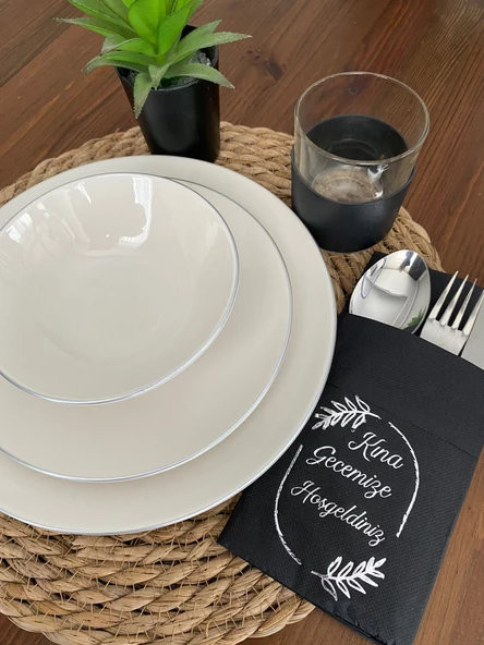 Gümüş Yaldızlı Siyah Çerçeveli Kına Gecemize Hoşgeldiniz Cepli Peçete 12 Adet 40x40