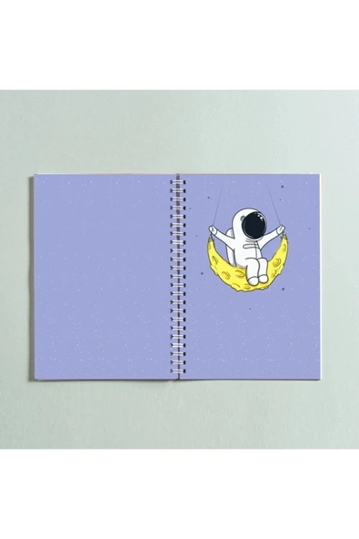 Astronot Ve Ay Tasarımlı Spiralli A5 96 Yaprak Çizgisiz Defter