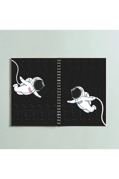 Astronot Tasarımlı Spiralli A5 96 Yaprak Çizgisiz Defter