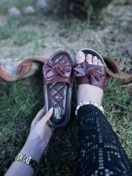 Şerit Detaylı  Fiyonklu Üst Kalite  Terlik