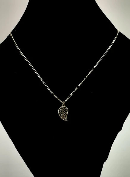 Gümüş Zincir Yaprak Figürlü Kolye ürün görseli 1