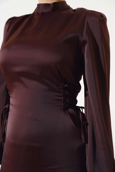 Yanları İp Detaylı Saten Elbise Acı Kahve - Resim 4