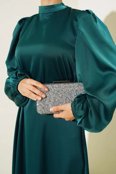 İnce Kuşaklı Kol Lastikli  Saten Elbise Zümrüt - Resim 4