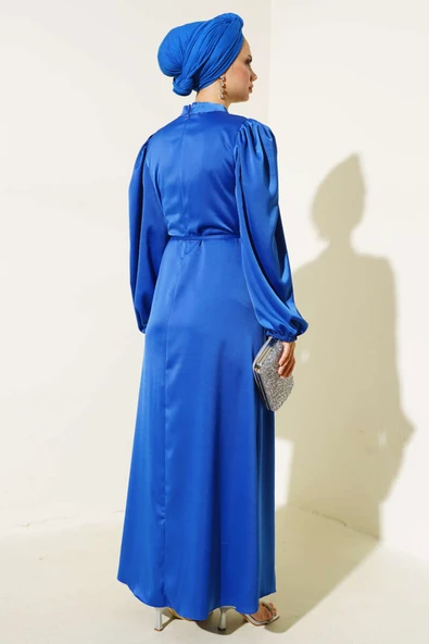 İnce Kuşaklı Kol Lastikli  Saten Elbise Saks - Resim 3