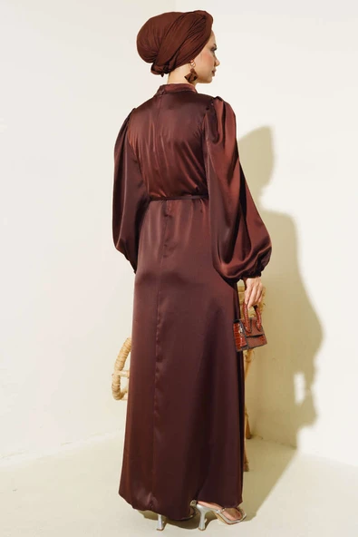 İnce Kuşaklı Kol Lastikli  Saten Elbise Kahve - Resim 3