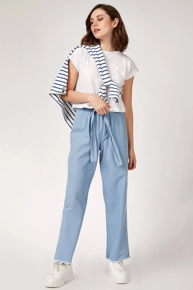 Kadın Bol Paça Kemerli Kot Pantolon Açık Mavi