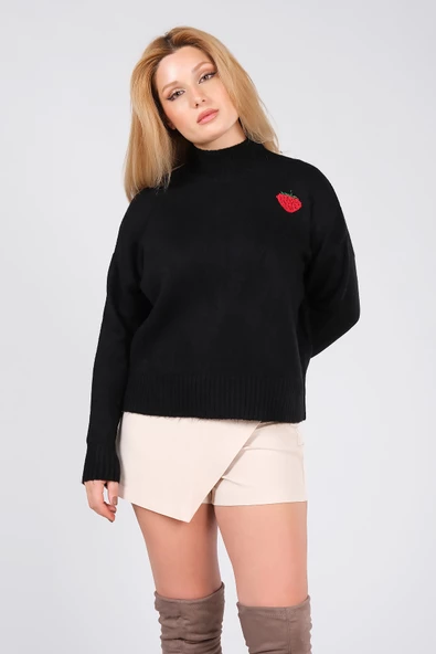 Kadın Çilek İşlemeli Dik Yaka Oversize Kazak Siyah - Resim 4