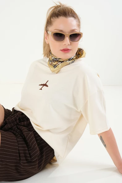 Kadın Nakışlı Oversize T-shirt Bej