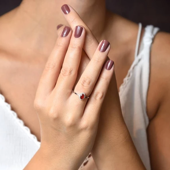 Beyaz Altın Anturaj Yüzük Oval Kök Yakut