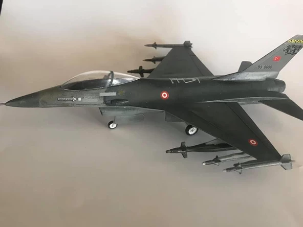 Lockheed Martin F-16 Fighting Falcon PM Model Demonte Plastik Uçak Maket Kiti - 2