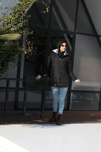 Kışlık Kapüşonlu Uzun Kadın Şişme Tesettür Mont ürün görseli