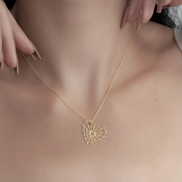 925 Ayar Gümüş Kalp ve Örümcek Ağı Detaylı Kolye - Resim 2