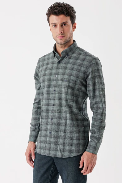 Koyu Yeşil Uzun Kollu Ekoseli Gabardin Sert Yaka Cepli Casual Comfort Fit Gömlek 1004235113