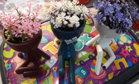 İNSAN FİGÜRLÜ SAKSIDA YAPAY ÇİÇEK - h : 10 cm - çap 6 cm ( 1 ADET FİYATIDIR ) - 2