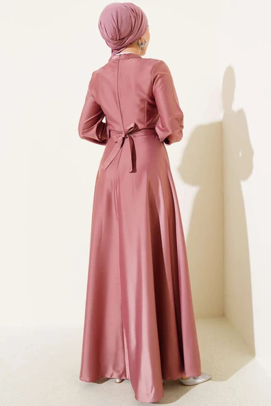 Önü Çapraz Piliseli Saten Elbise Pudra - Resim 3