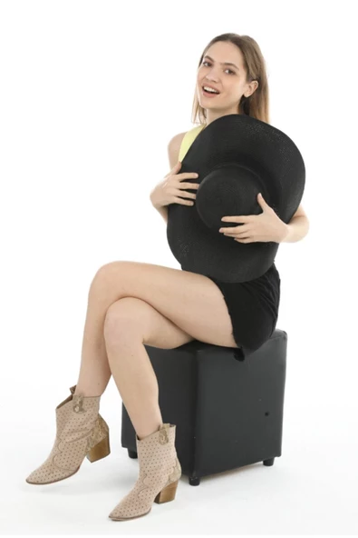 Geniş Kenarlı Siyah Hasır Şapka. - 2