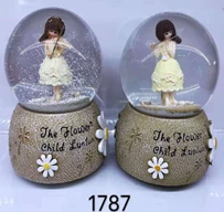 Keman Çalan Kız Kar Küresi Orta Boy ürün görseli