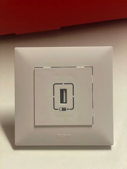 Legrand Raventi Beyaz Tekli Usb Şarj Prizi 1100Ma - 4