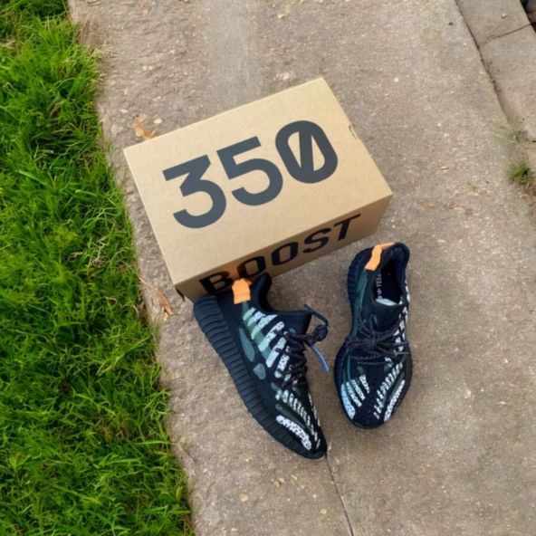 Adidas Yeezy Boost 350 Siyah ürün görseli