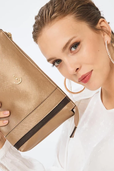Kadın Basic Clutch Çanta Düz Desenli Şeritli Logolu Altın Kahverengi (4006A-K) 214012 - 2