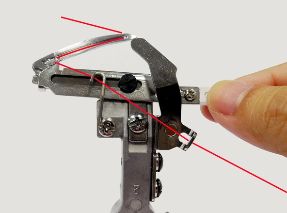 Merrylock Coverlock MK4075 2/3/4/5 İplikli Ev Tipi Overlok ve Reçme Dikiş Makinesi - Resim 3