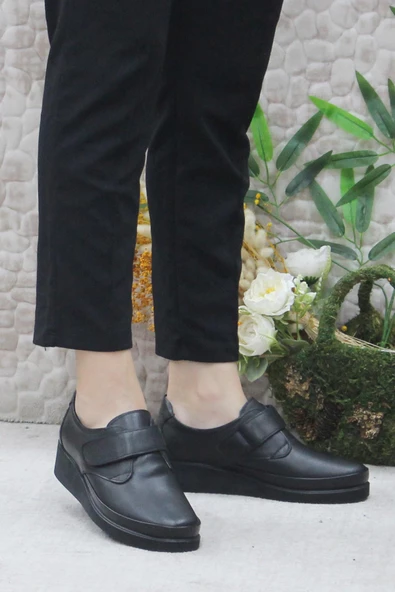 Mehmet Mete 4297 Siyah Çırtlı İç Ve Dış Hakiki Deri Kadın Ayakkabı ürün görseli