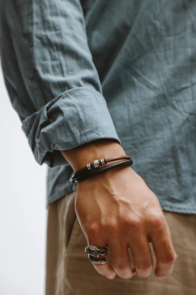 Hakiki Deri Taba ve Siyah Şeritli Paracord İpli ve Yuvarlak Aksesuarlı Bileklik - 2