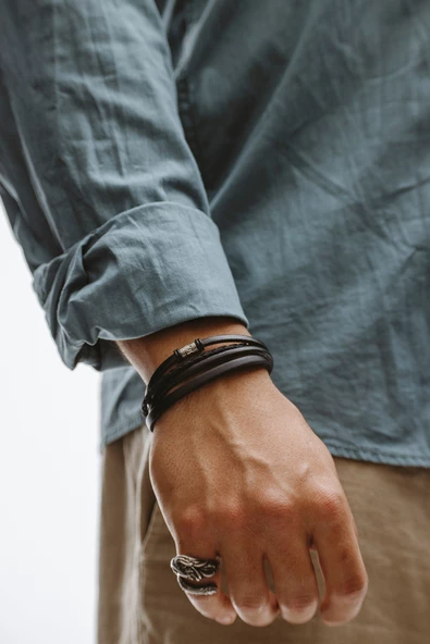 Hakiki Deri Siyah Şeritli Boru Örgülü Oring ve Aksesuarlı Bileklik - 2