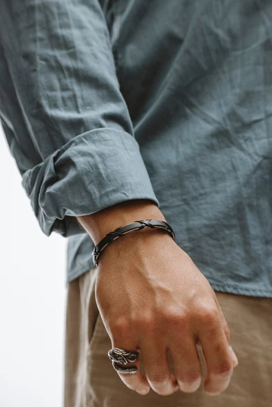 Hakiki Deri Siyah Şeritli Çelik Telli Çapraz Örgülü Bileklik - 2