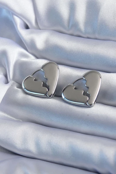 Gümüş Renk Kırık Kalp Model Pirinç Kadın Küpe ürün görseli 1