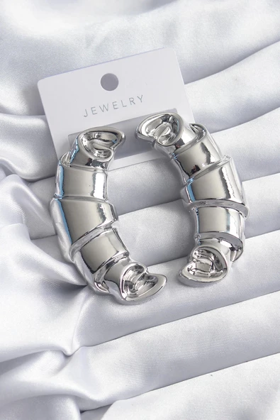 Pirinç Gümüş Renk Kruvasan Model Kadın Küpe ürün görseli 1