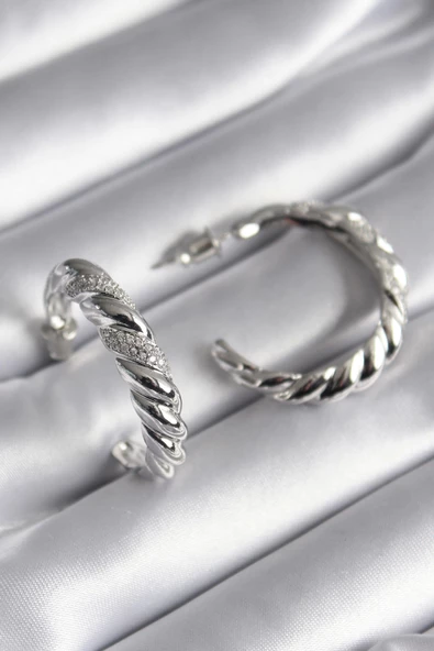 Pirinç Gümüş Renk Zirkon Taşlı Sarmal Model Kadın Küpe ürün görseli 1