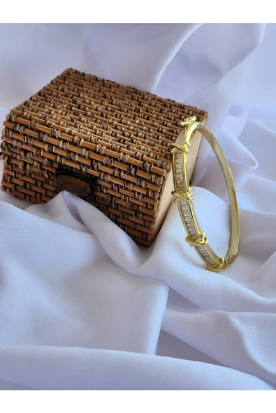 Xoxo Mers Model Zirkon Taşlı Çelik Kelepçe Bileklik ürün görseli