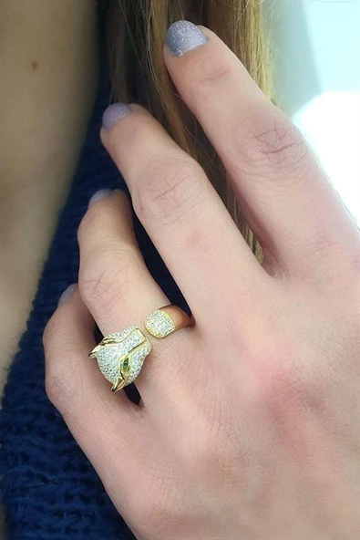 Pırlanta Parlaklığında Zirkon Taşlı İtalyan Tasarımı 925Ayar Gümüş Üzerine Altın Kaplama Ayarlanabilir Kaplan Yüzük ürün görseli