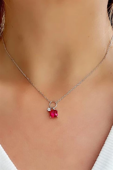 Sky Diamond Red Creative Rubies 925Ayar Gümüş Şık Kare Baget Kolye ürün görseli