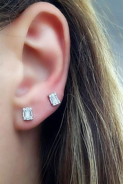 Baget Zirkon Taşlı 925Ayar Gümüş Dikdörtgen Minimal Küpe ürün görseli