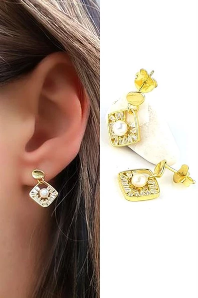 Pırlanta Parlaklığında Baget Zirkon Taş Detaylı 925Ayar Gümüş Üzerine Altın Kaplama İnci Küpe ürün görseli