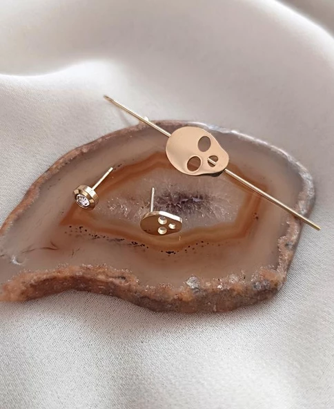 Kıkırdak Küpe Kararmaz Çelik 316L Lüks Kuru Kafa Kadın Küpe ürün görseli