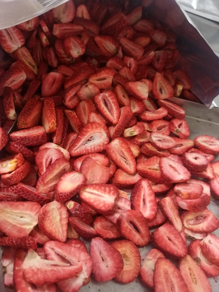 SagaFresh Dondurularak Kurutulmuş Çilek Dilimleri 1000g - 2