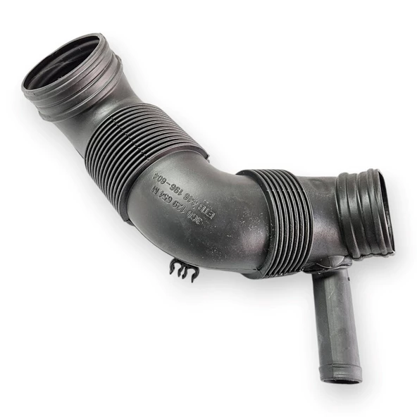 VW Jetta 2006-2011 1.6 Dizel CAY Hava Filtre Çıkış Borusu 3C0129654M