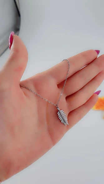 Kadın Gümüş Renk Yaprak Çelik Kolye - Resim 5
