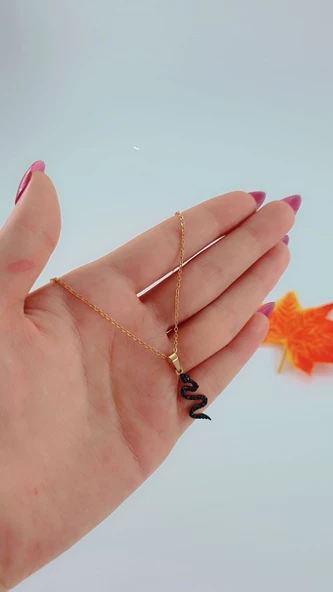 Kadın Yılan Model Gold Renk Çelik Kolye - Resim 2