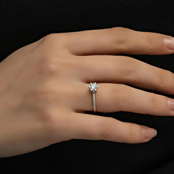 6 Tırnaklı Swarovski Taşlı Gümüş  Yüzük - Resim 2