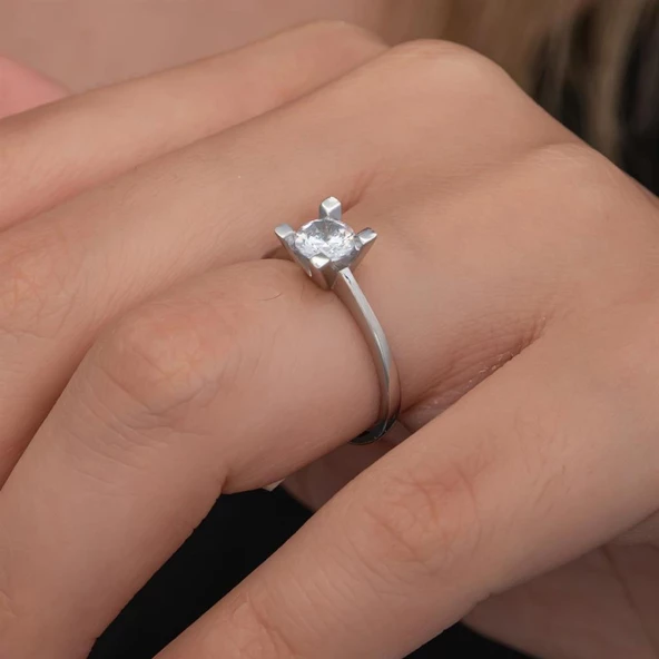 4 Tırnaklı Zirkon Taşlı Gümüş Tektaş Yüzük ürün görseli