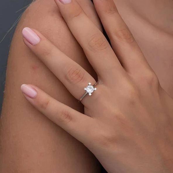 4 Tırnaklı Zirkon Taşlı Gümüş Tektaş Yüzük - Resim 2