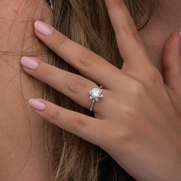 Çiçek Desenli Zirkon Taşlı Gümüş Tektaş Yüzük - Resim 7