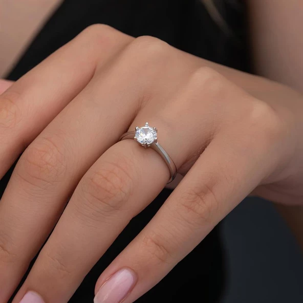 6 Tırnaklı Zirkon Taşlı 925 Gümüş Tektaş Yüzük