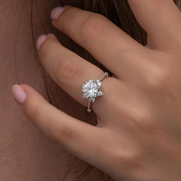 Çiçek Desenli Zirkon Taşlı Gümüş Tektaş Yüzük - Resim 5