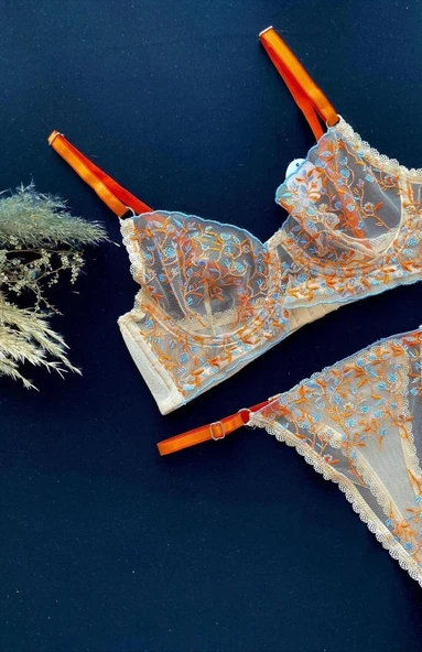 Çiçekli Balenli Bralet Takımı Love Secret