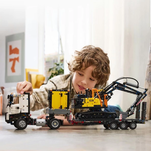 LEGO Technic Volvo Fmx Kamyon ve EC230 Elektrikli Ekskavatör 42175 - 6